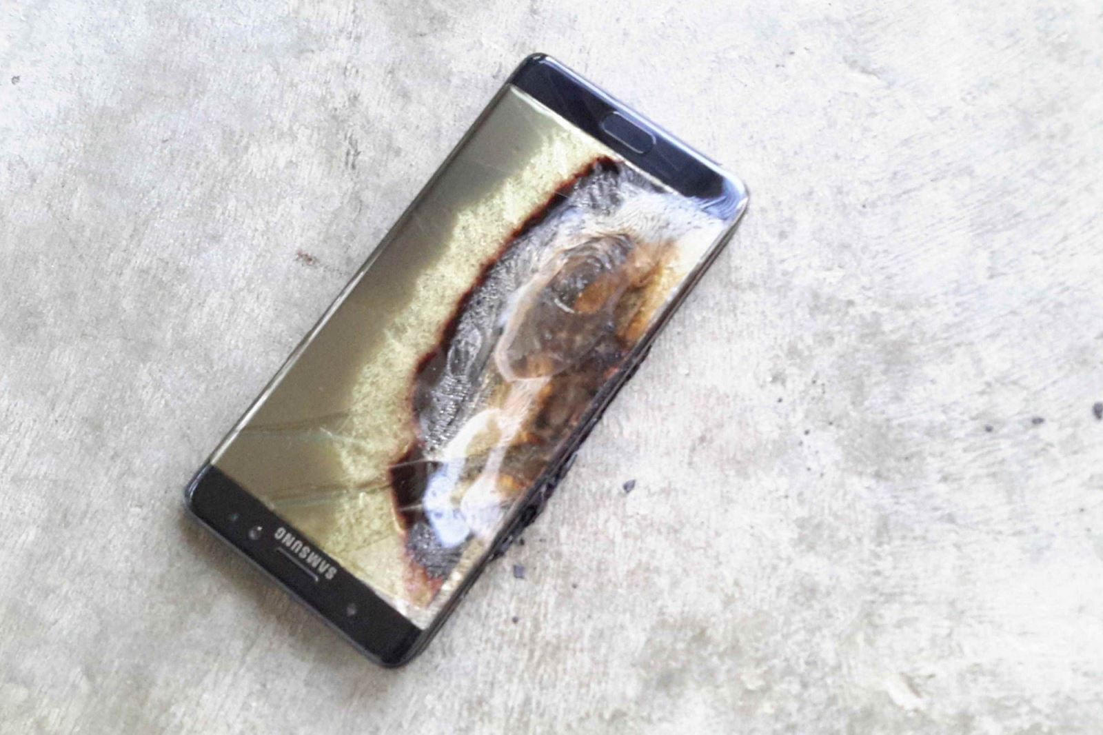 Samsung vẫn đang tìm lỗi trên Note 7