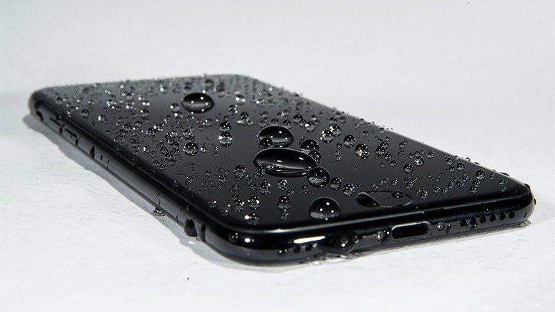 iPhone 7 và iPhone 7 Plus rơi xuống nước có được bảo hành không?