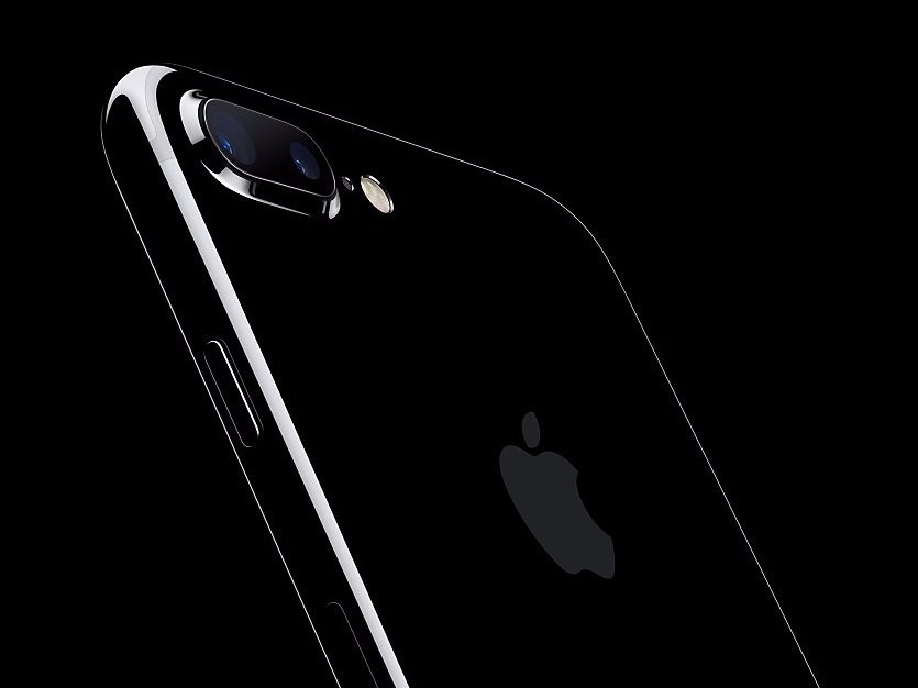Mặt lưng đen bóng bẩy của iPhone 7
