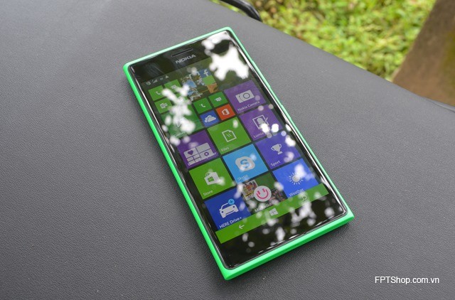 Màn hình trên Nokia Lumia 730 sắc nét với độ phân giải HD