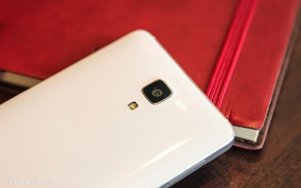 So sánh camera và thời lượng pin OnePlus One với Xiaomi Mi 4