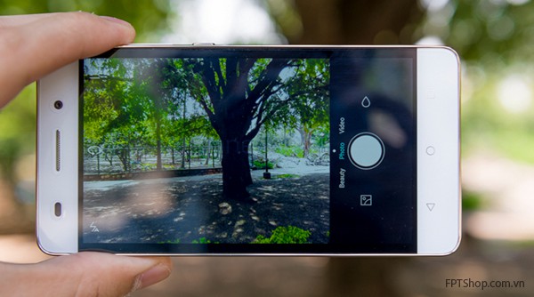 Huawei Honor 4C là chiếc điện thoại đầy tính năng, nổi bật là bộ đôi camera ấn tượng