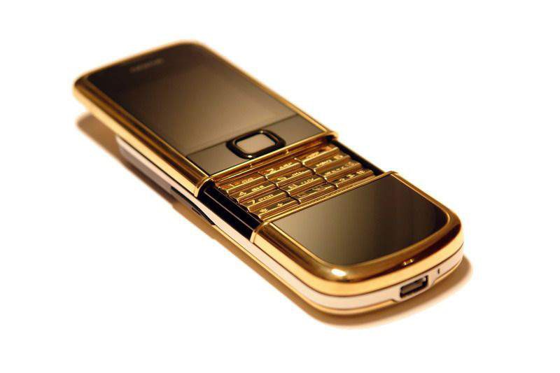 Tại sao giá bán của điện thoại Nokia 8800 Gold lại cao? Hoàng Luxury