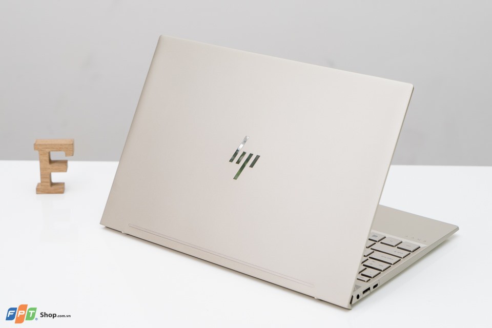 HP Envy 13 phiên bản Core i7: Thần thái quyến rũ, 4 nhân 8 luồng vượt trội (ảnh 1)