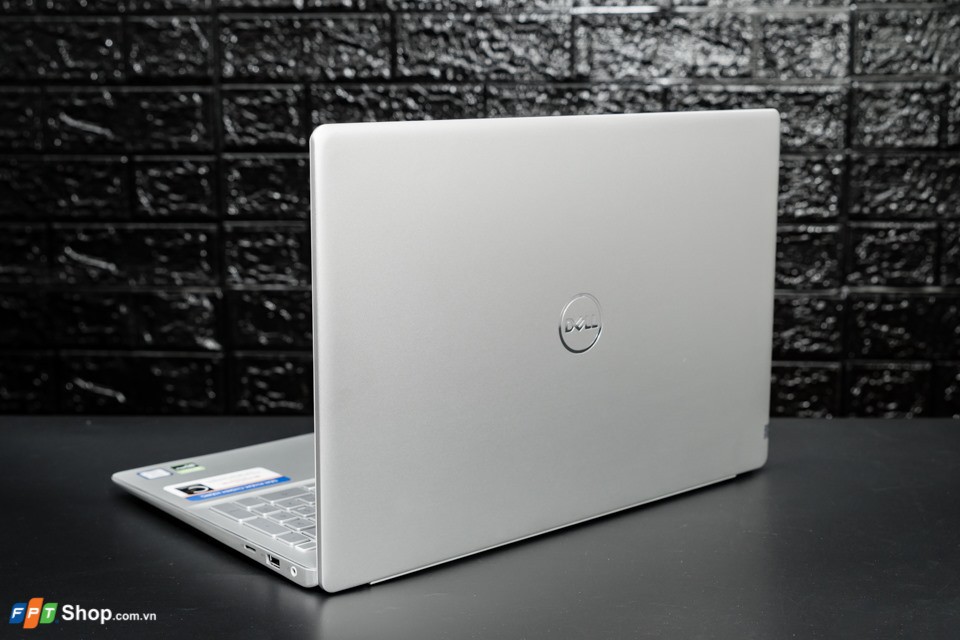 Dell Inspiron N7591: Ultrabook thân hình siêu mẫu, cấu hình như laptop gaming (ảnh 1)