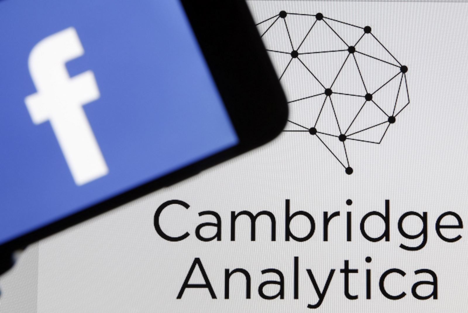 vụ bê bối dữ liệu Facebook – Cambridge Analytica