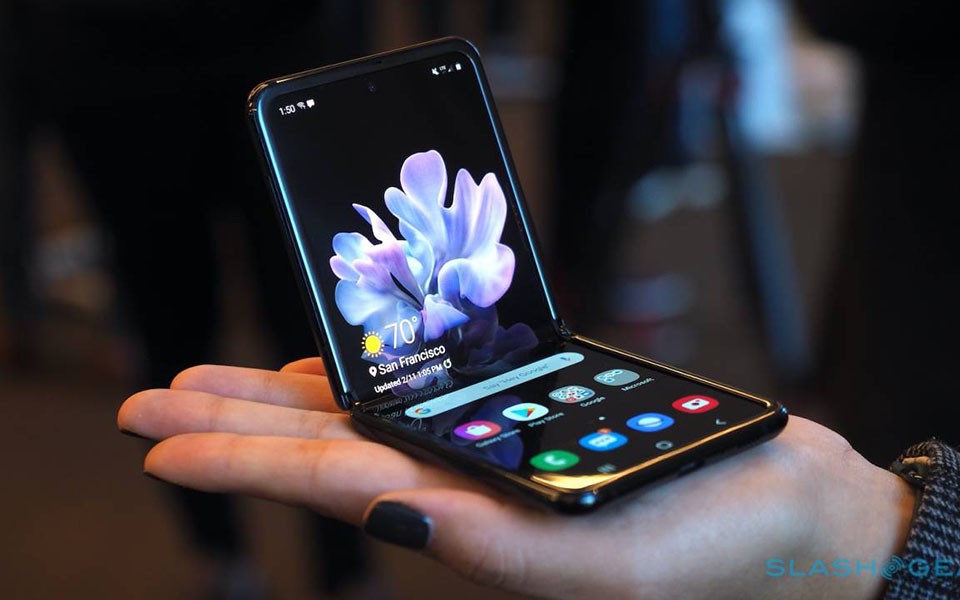 Samsung Galaxy Z Flip: Đưa công nghệ màn hình trên smartphone lên ...
