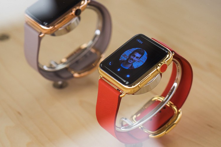 So với Apple Watch đời đầu, Apple Watch series 5 đã thay đổi mạnh mẽ ra sao? 1
