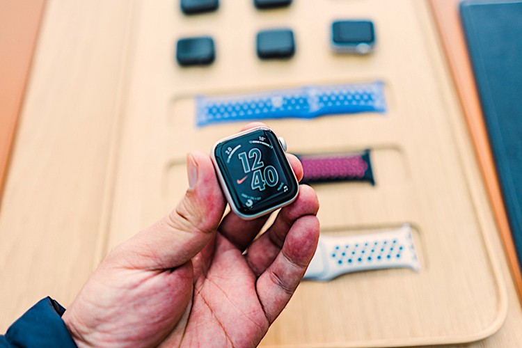 So với Apple Watch đời đầu, Apple Watch series 5 đã thay đổi mạnh mẽ ra sao? 2