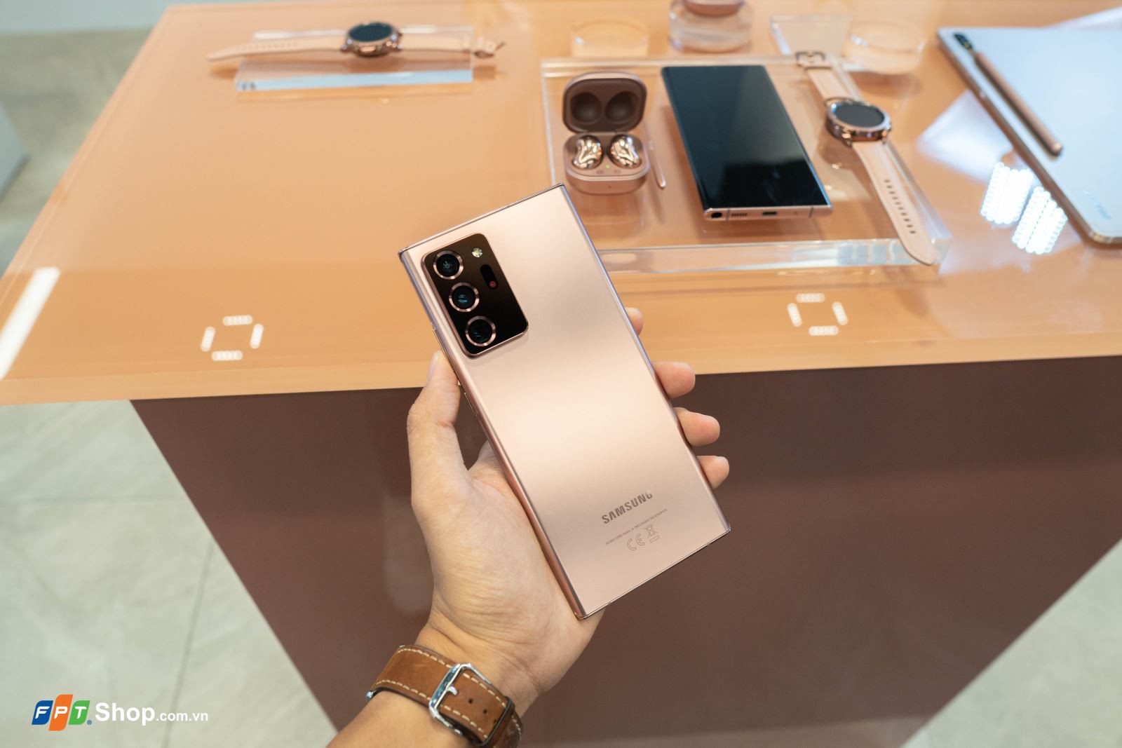 Điện thoại 2021 có Camera quay phim tốt nhất - Samsung Galaxy Note 20 Ultra