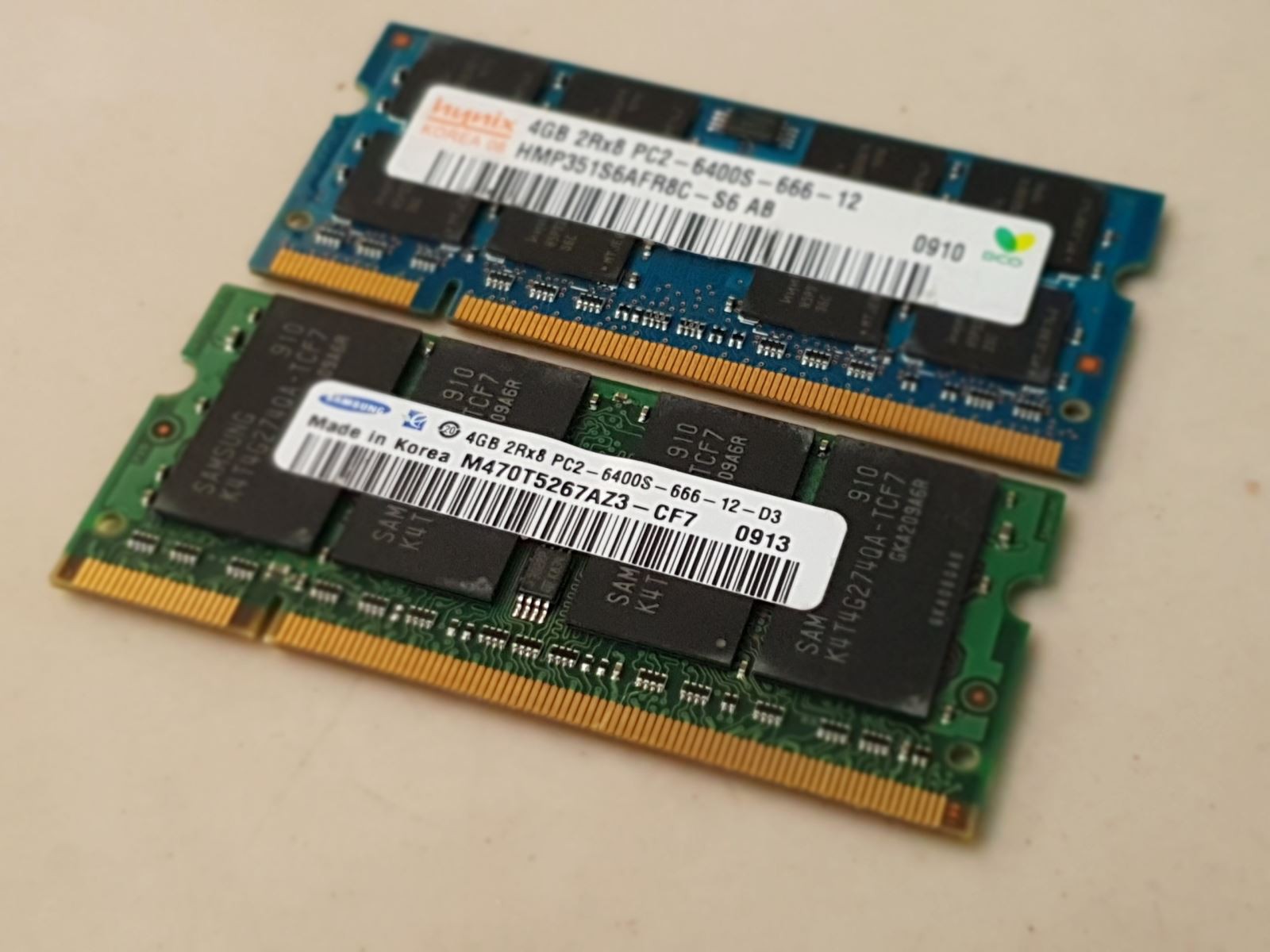 RAM DDR3 và RAM DDR4 4