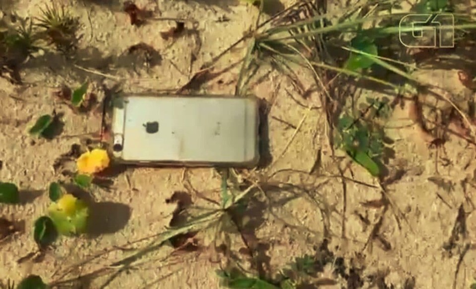 iPhone 6s vẫn sống sót sau khi rơi từ máy bay xuống (ảnh 1)