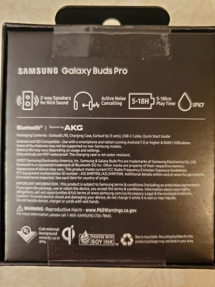 Samsung Galaxy Buds Pro - chiếc tai nghe đến từ thương hiệu danh tiếng, mang đến chất lượng âm thanh tuyệt vời và chức năng lọc tiếng ồn tối đa. Hãy xem hình ảnh liên quan để tìm hiểu thêm về sản phẩm này và cảm nhận trải nghiệm thú vị.