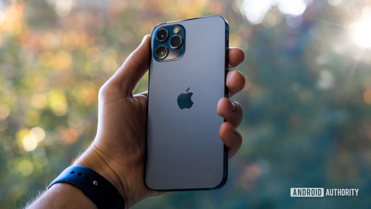 Điện thoại có máy quay tốt nhất 2021 - iPhone 12 Pro Max