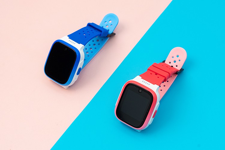 Đồng hồ Masstel Super Hero 4G | Hai màu sắc là hồng và xanh