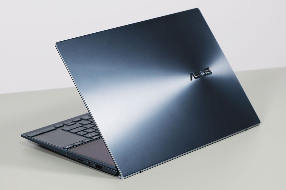Trên tay Asus ZenBook UX482 Duo: Laptop 2 màn hình đã trở lại