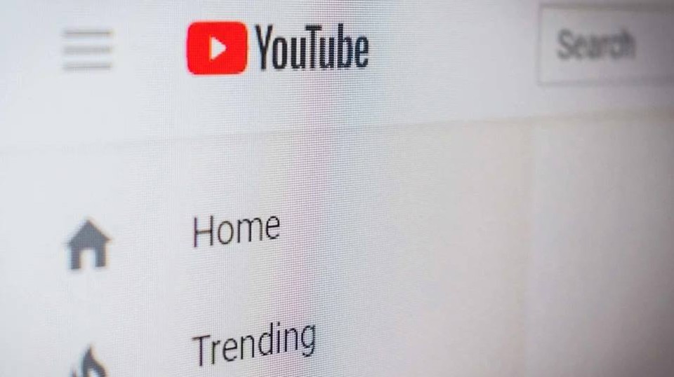 YouTube đã hỗ trợ tìm kiếm bằng giọng nói trên ứng dụng web của máy tính