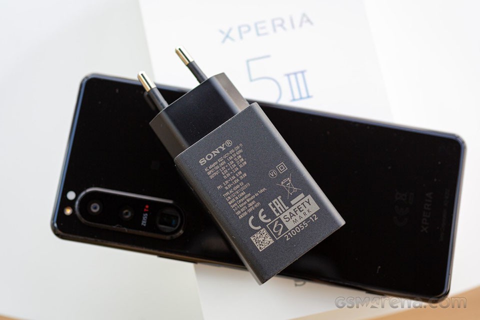Sony Xperia 5 III với sạc nhanh 30W