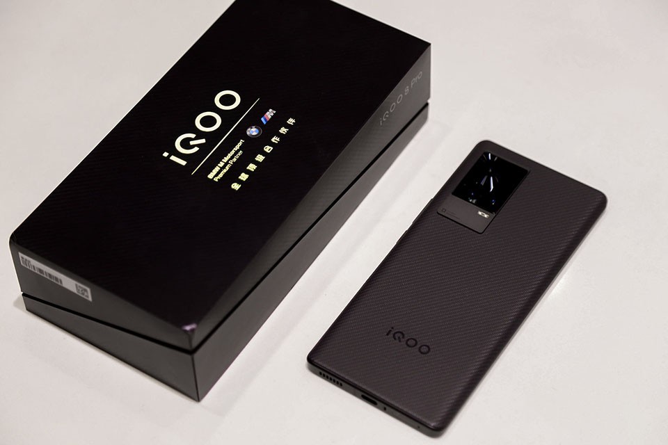 Giá bán của iQOO 8 Pro rất phải chăng