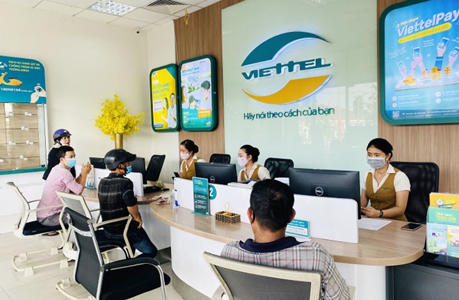 Đến các trung tâm chăm sóc khách hàng của Viettel để làm lại sim nhanh chóng.