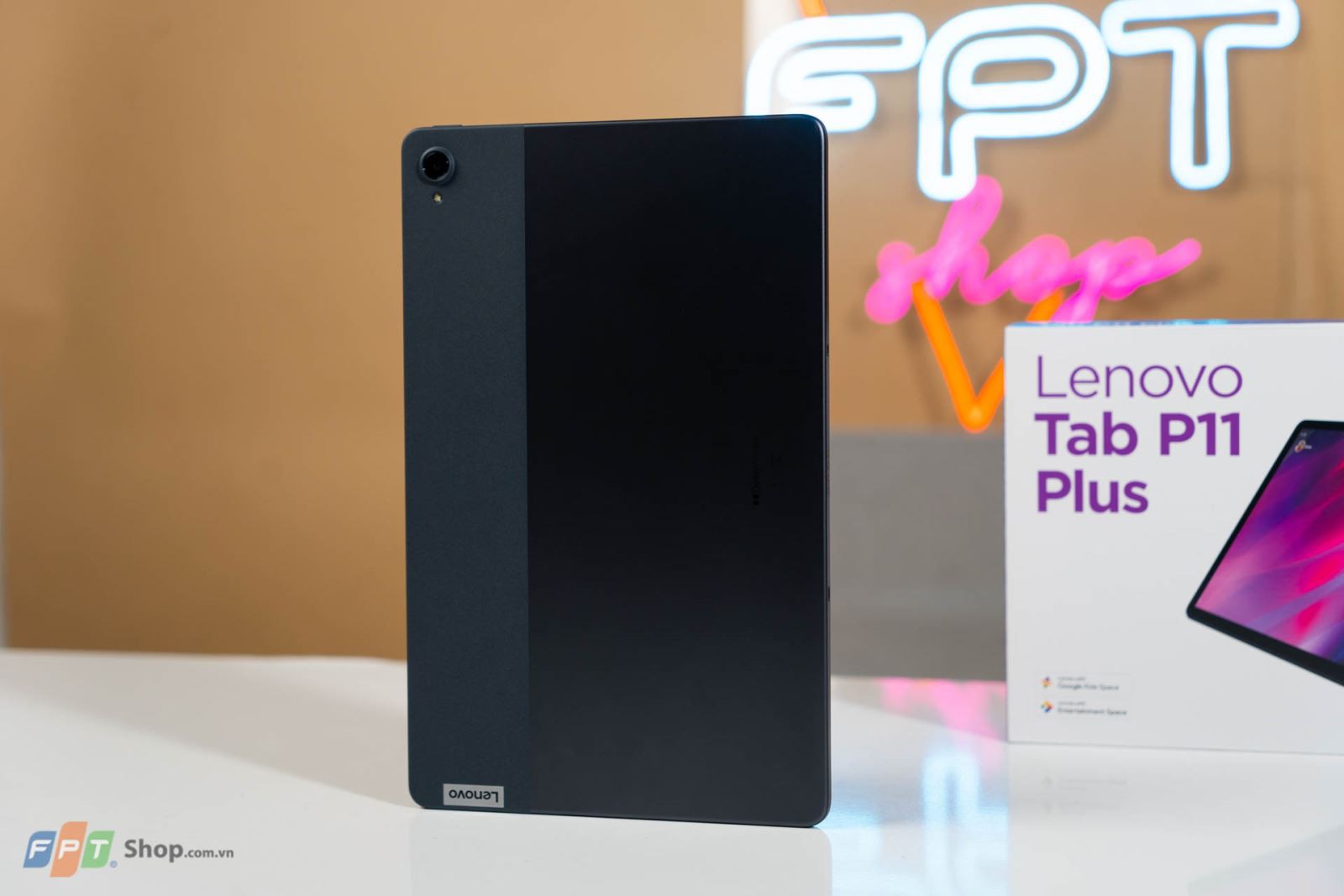 Trên tay Lenovo Tab P11 Plus: Thiết kế xuất sắc, thời lượng pin tốt và điểm nhấn màn hình 2K 2