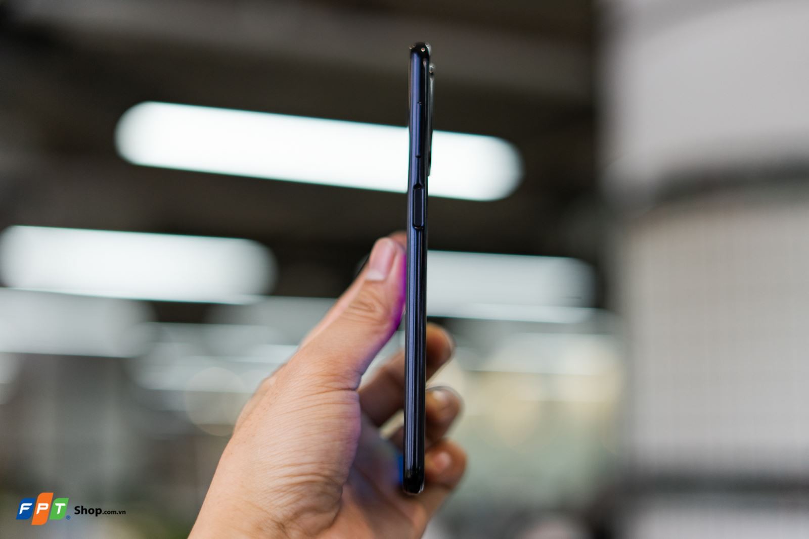 Mở hộp Samsung Galaxy M52 5G tại FPT Shop: Mẫu điện thoại toàn năng trong phân khúc tầm trung