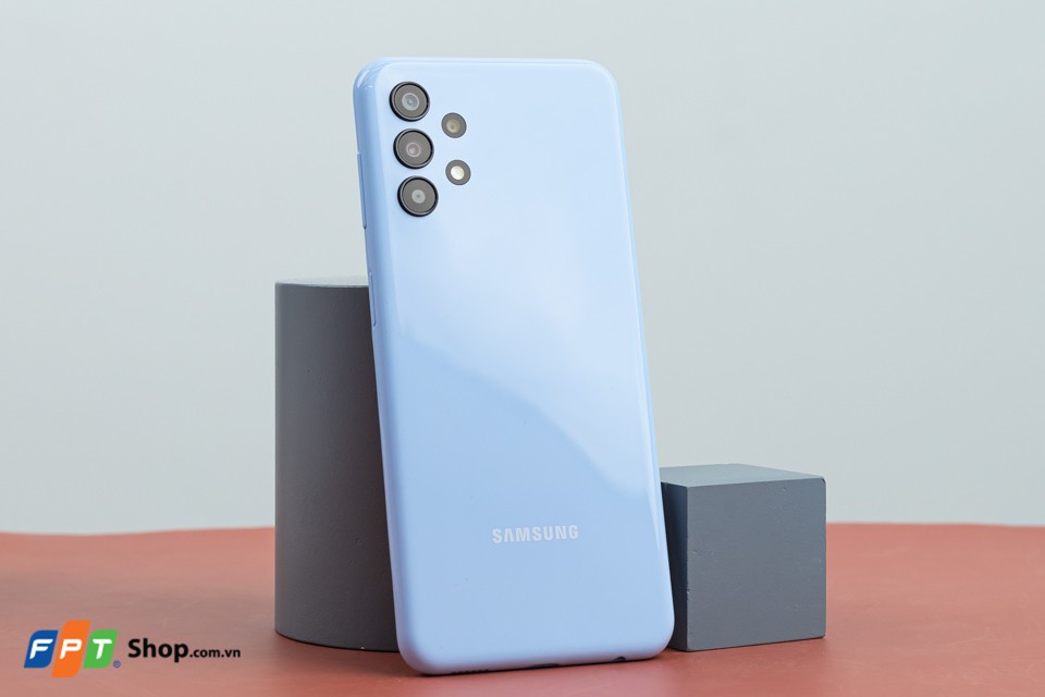 Trên tay Samsung Galaxy A13: Chất lượng hoàn thiện tốt, 4 camera 50MP, Exynos 850