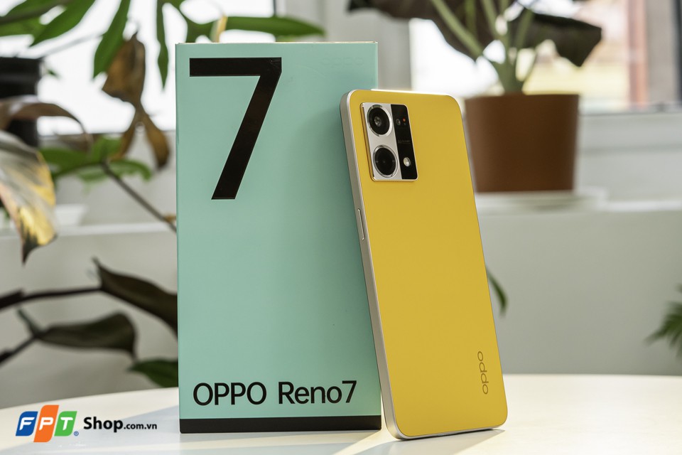 Trên tay OPPO Reno7 tại VN: Thiết kế nổi bật, 3 camera 64MP, cấu hình ổn, giá 8.99 triệu đồng