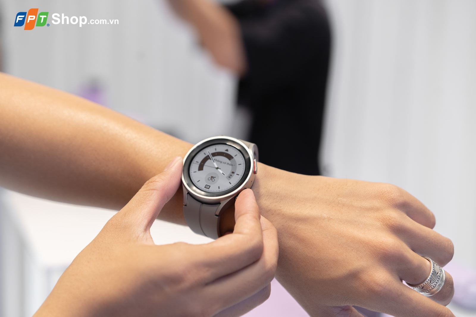 Trên tay Samsung Galaxy Watch5 và Watch5 Pro: Nhiều phiên bản màu sắc, tập trung tính năng sức khỏe