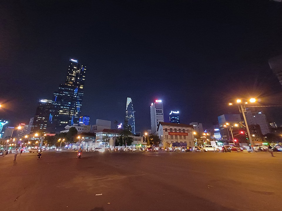 “Đu đêm” Sài Gòn cùng Samsung Galaxy A54 5G 31