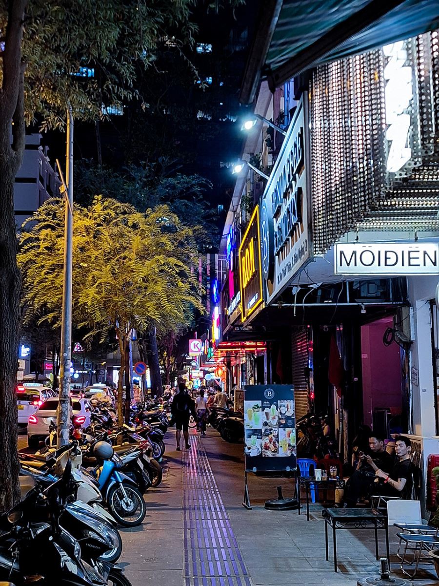 “Đu đêm” Sài Gòn cùng Samsung Galaxy A54 5G 30