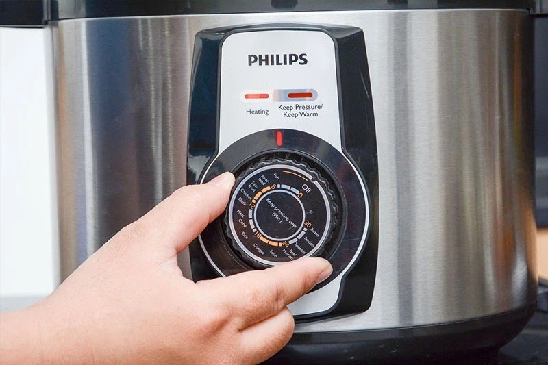 Kiểm tra và làm sạch nồi trước khi sử dụng nồi áp suất Philips