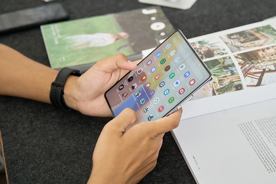 Với Samsung Galaxy Z Fold5, mọi tác vụ văn phòng sẽ gói gọn trong một chiếc điện thoại 8