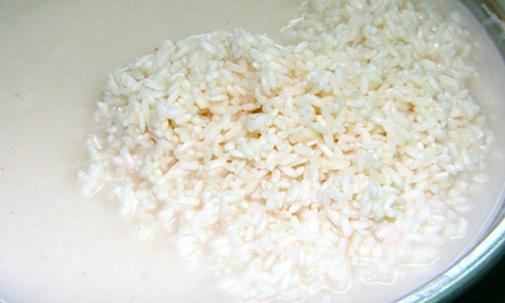 không ngâm gạo nếp quá lâu khiến gạo bị chua