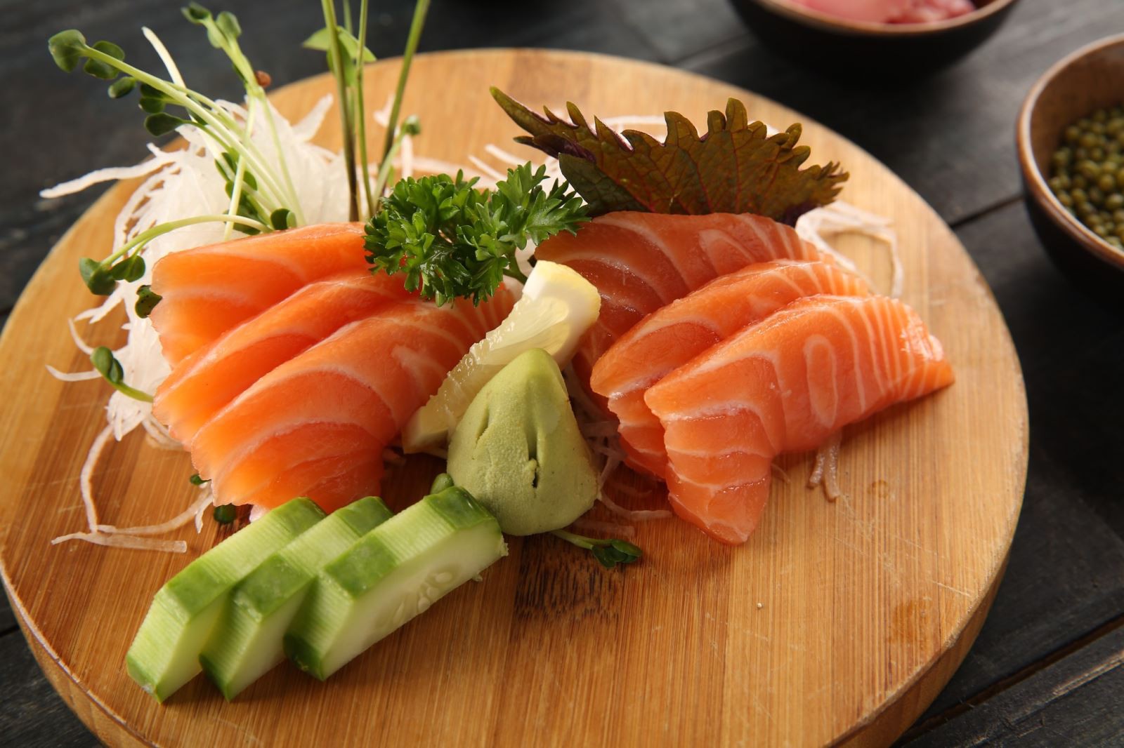 Cách làm sashimi cá hồi tươi ngon, đơn giản ngay tại nhà - Fptshop.com.vn