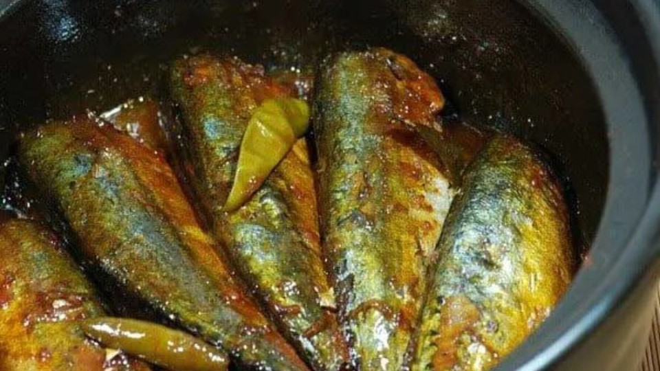 Bạn cũng có thể ăn món cá kho này kết hợp với bát cơm cơm nóng hoặc bún đều vô cùng là thơm ngon