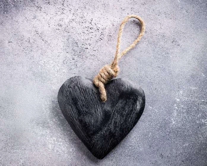 Trái tim màu đen có ý nghĩa gì? 14