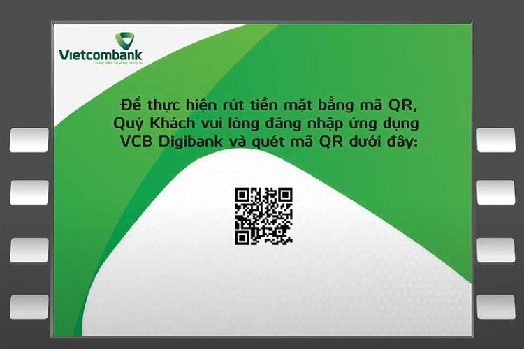 Mã QR rút tiền hiển thị trên màn hình cây ATM