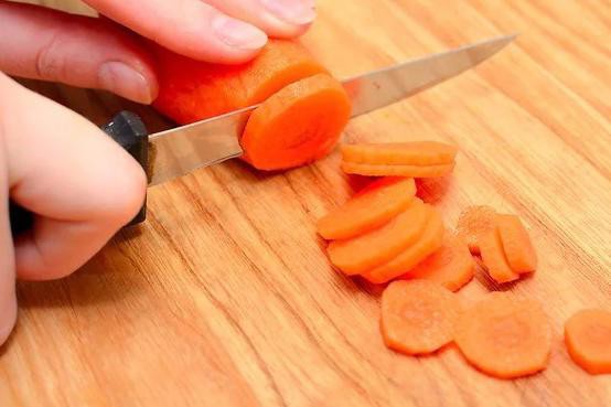 Cách luộc cà rốt đúng chuẩn vừa chín tới giúp giữ chất dinh dưỡng 1