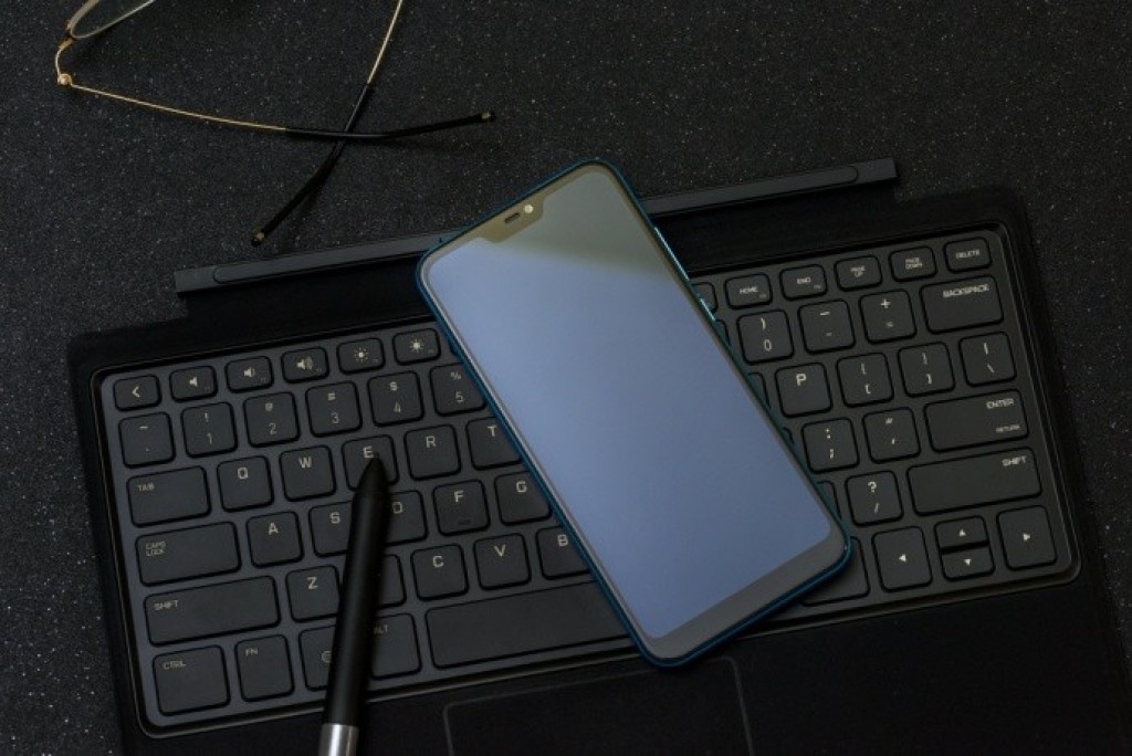 Redmi 6 Pro màu xanh lộ ảnh báo chí sắc nét, ấn tượng