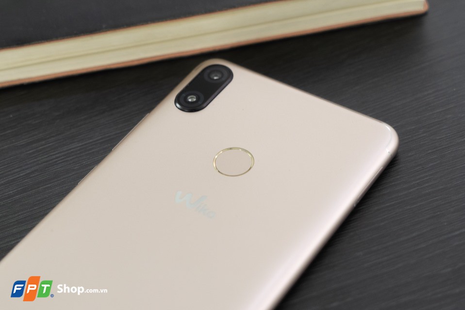 Mở hộp Wiko View Max 02
