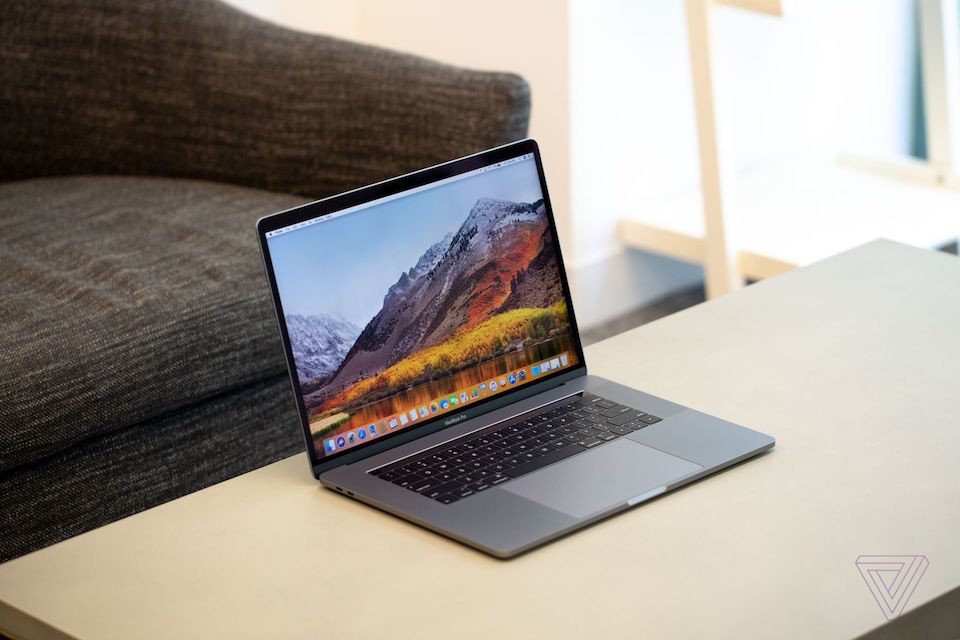 Ấn tượng đầu tiên với Macbook Pro 2018 là máy hoạt động rất nhanh.