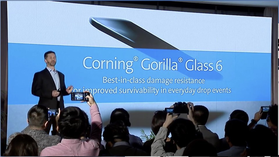 Gorilla Glass 6 vừa chịu rơi tốt, vừa có khả năng chống trầy xước ấn tượng.