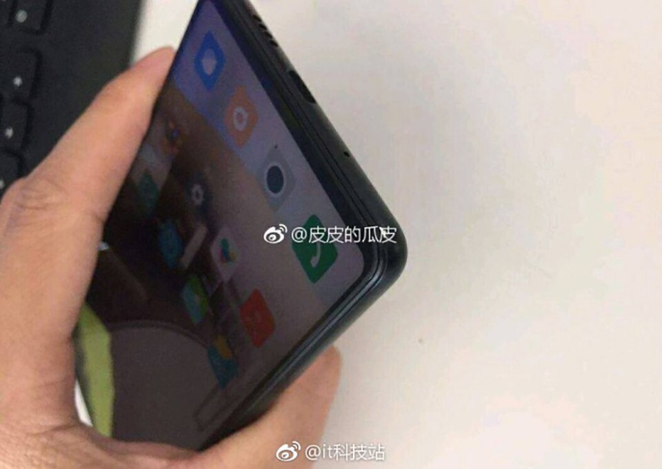 Rò rỉ ảnh thực tế Xiaomi Mi MIX 3 (ảnh 2)
