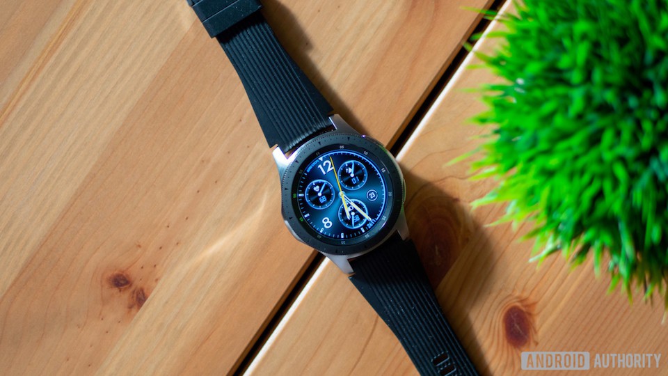 Galaxy Watch có thiết kế sang trọng.