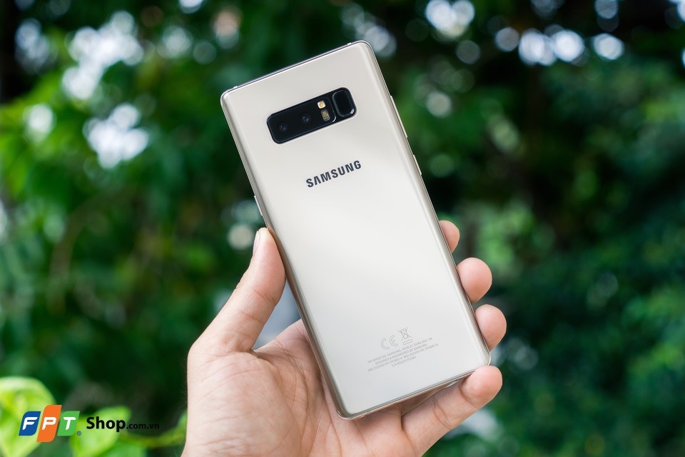 4 smartphone Samsung cao cấp đáng mua dịp cuối 2018 4
