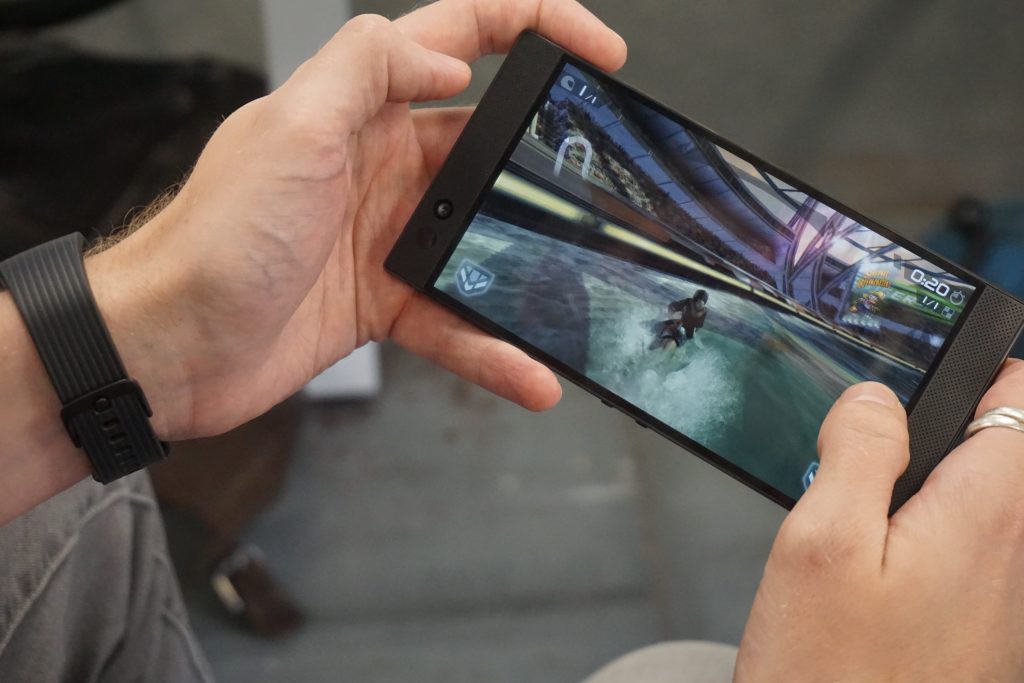 Bạn mong đợi những cải tiến gì ở Razer Phone 2? (ảnh 6)