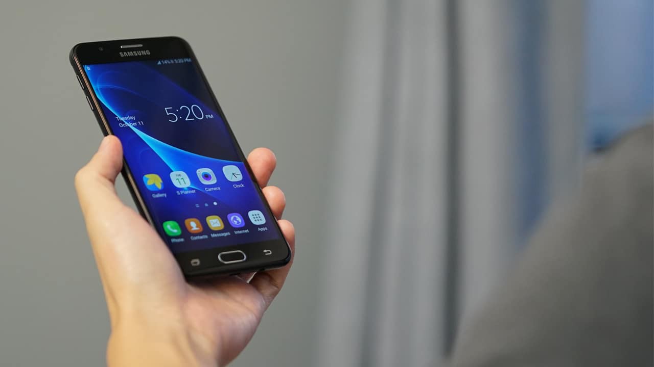 Samsung thuê sản xuất smartphone