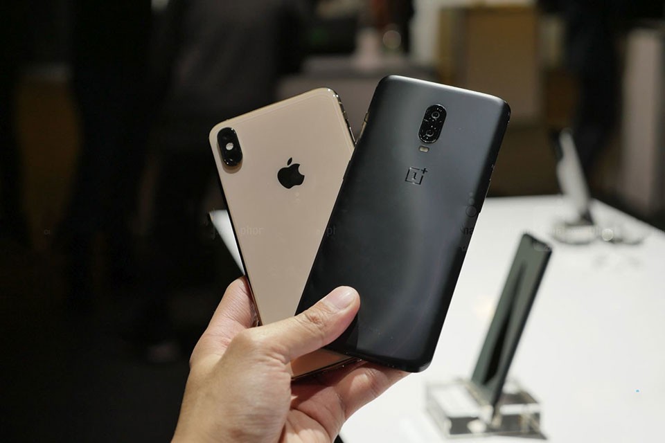OnePlus 6T vs iPhone XS Max