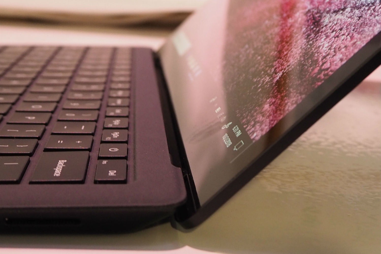 MacBook Air 2018 hay Surface Laptop 2: Chọn ultrabook nào? (ảnh 4)